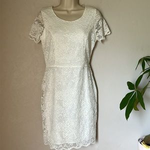 CHARLOTTE RUSSE | LACE SHIFT | SIZE M | FULLY LINED | NWT